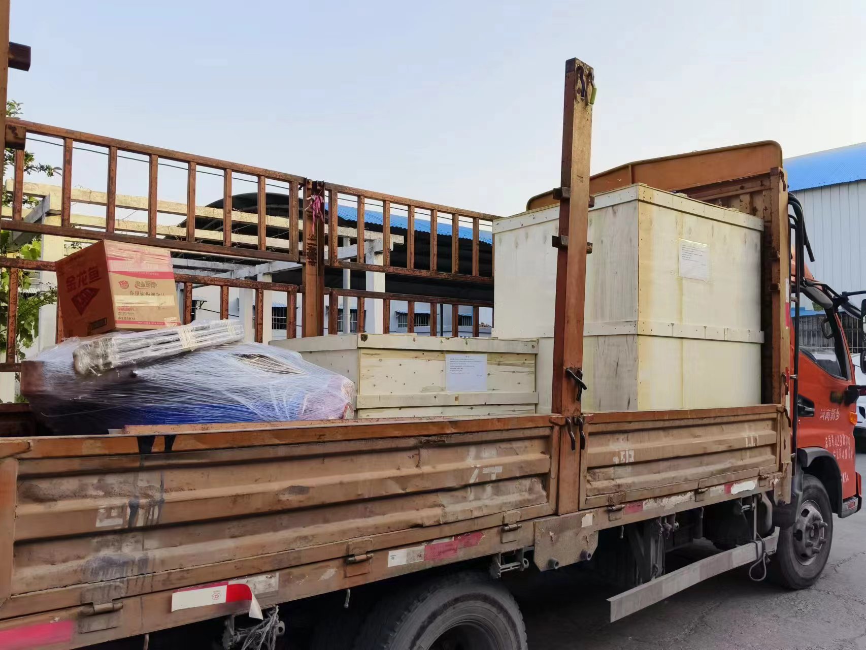 浙江超聲波振動篩和直排篩裝車完成，準備發出